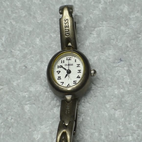 Vintage Guess Titanium Qwartz Watch w/ White Face - Picture 5 of 16